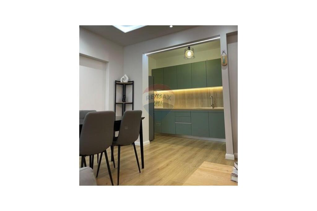 Apartment 2+1+2 for sale Kavaja Street.