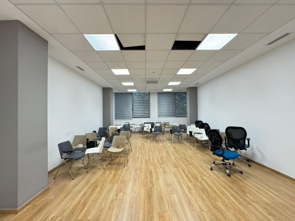 Spazio ufficio in affitto presso il mercato elettrico, (384 m2)