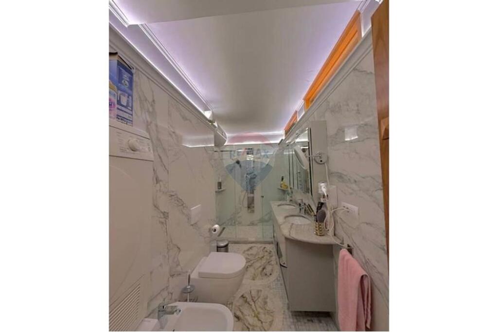 Shitet Super Apartament 3+1+2 Bulevardi Zogu 1