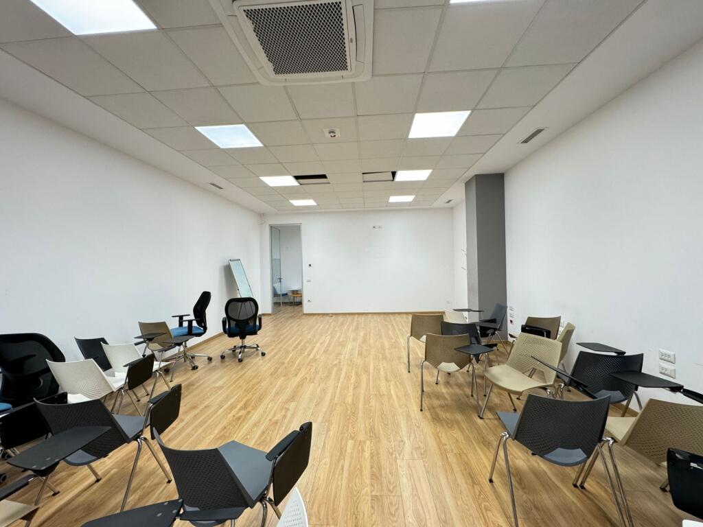 Spazio ufficio in affitto presso il mercato elettrico, (384 m2)