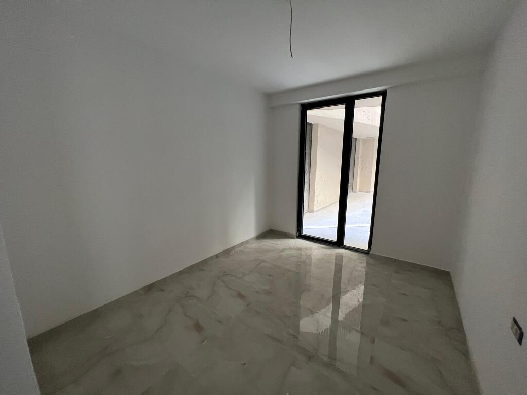 📣 RENT Apartment 2+1+2 📍 Mine Peza Residence ✨   🪜 Floor 1 (With Elevator)  📐 Total Area 118 m2  🛋️ EMPTY  👍 Suitable For Office Spaces, Dental Clinic, Studio, Etc.   💶 Price 1,000 Euro Net