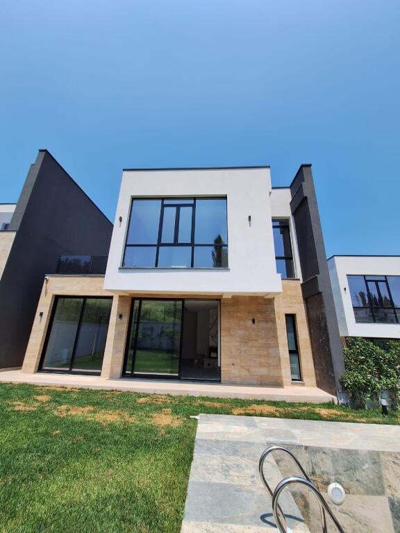 3-Storey Villa For Rent