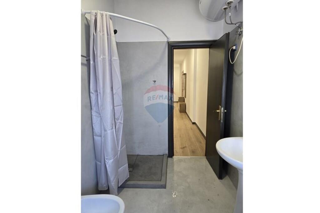 Shitet Apartament 2+1 Komuna e Parisit