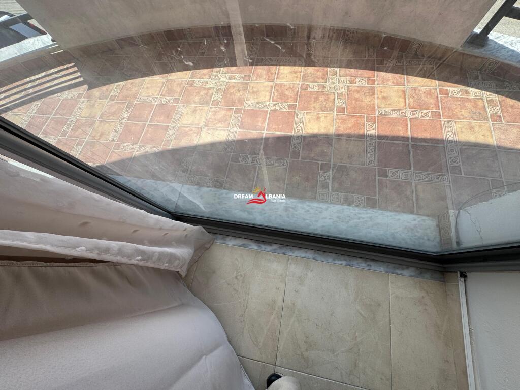 Jepet apartament me qera 2+1 afer Shkolles Rreze Drite Sauk Tirane ID (42115336)
