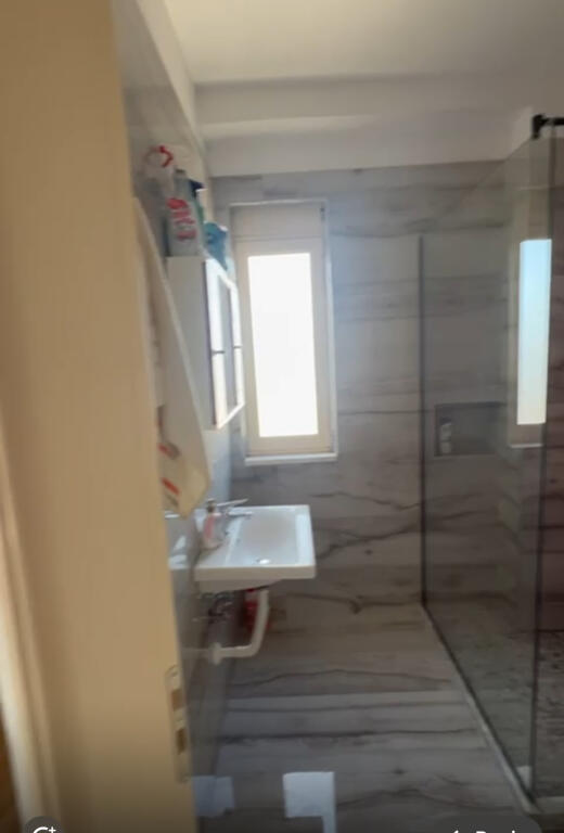 Affittasi appartamento 1+1 ad Astir presso il Bar Oslo
