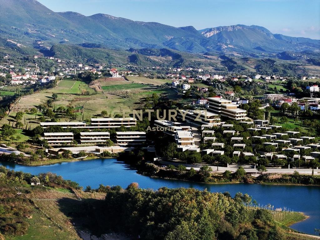 Appartamento 1+1 con veranda e vista sul lago nella residenza Farka Lake Front.