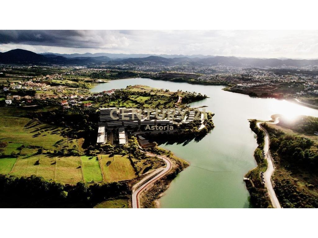 Appartamento 1+1 con veranda e vista sul lago nella residenza Farka Lake Front.