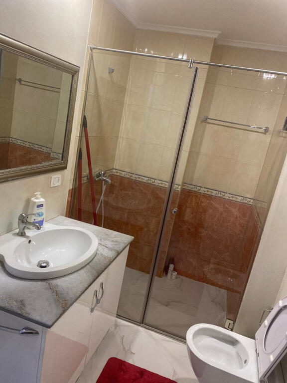Apartament Me Qera 2+1+2 Tek Komuna e Parisit (ID B2201420) Tirane