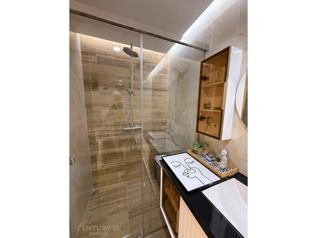 🏡 Apartament Modern 2+1+2 me Qira në “Lake View Residence” – Liqeni i Tiranës
