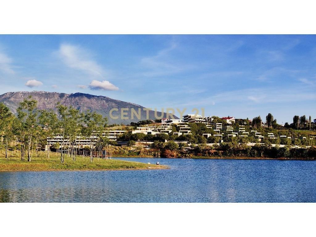 Appartamento 1+1 con veranda e vista sul lago nella residenza Farka Lake Front.