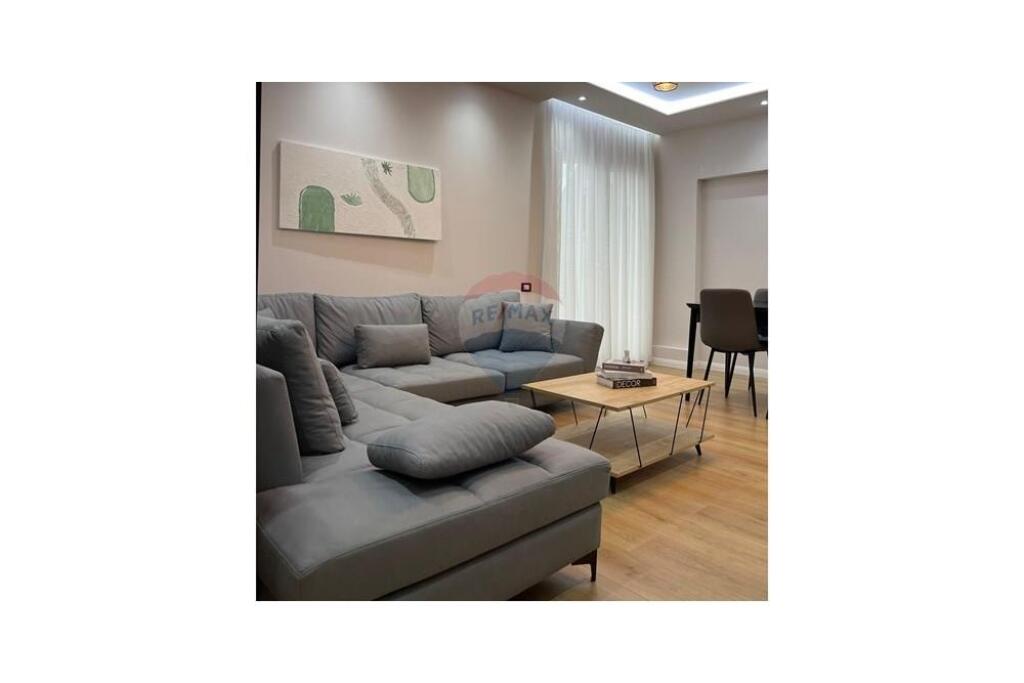 Shitet Apartament 2+1+2 Rruga e Kavajës prane Delijorgjit