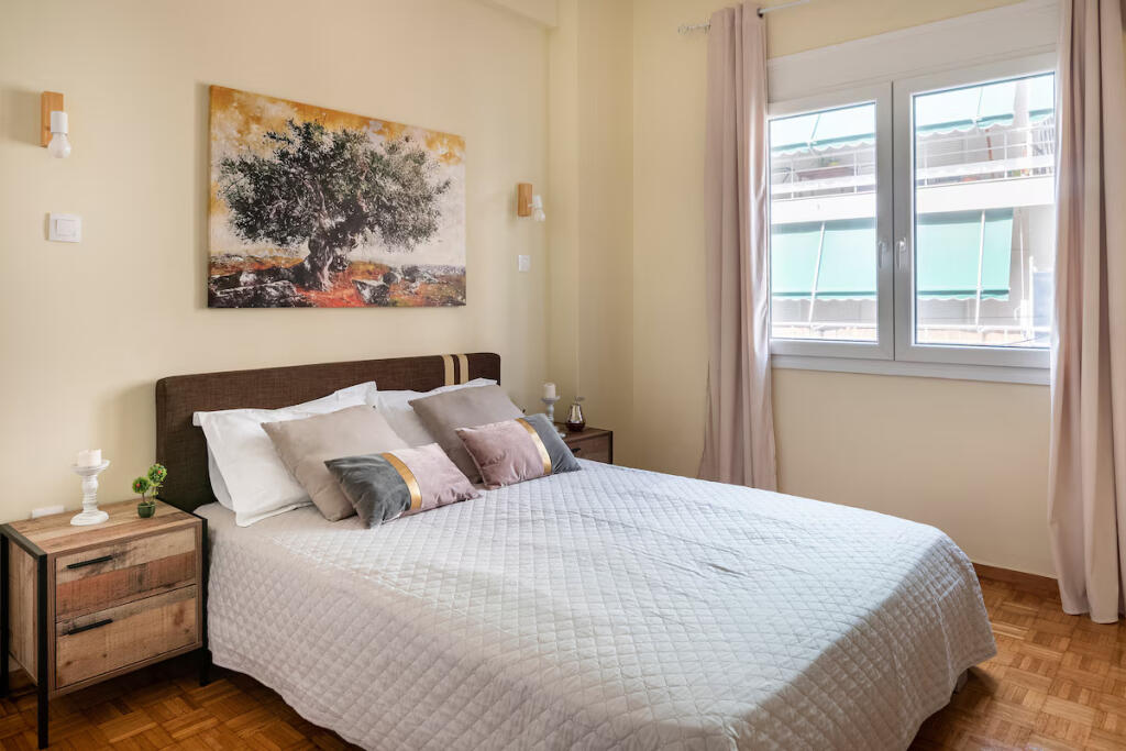 Apartament Me Qera 2+1+2 Tek Komuna e Parisit (ID B2201421) Tirane