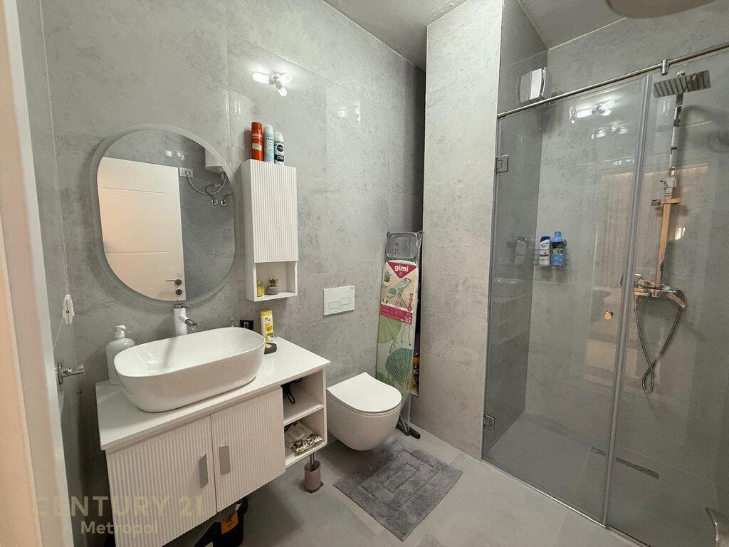 🏡 Apartament Modern 2+1+2 me Qira në “Lake View Residence” – Liqeni i Tiranës