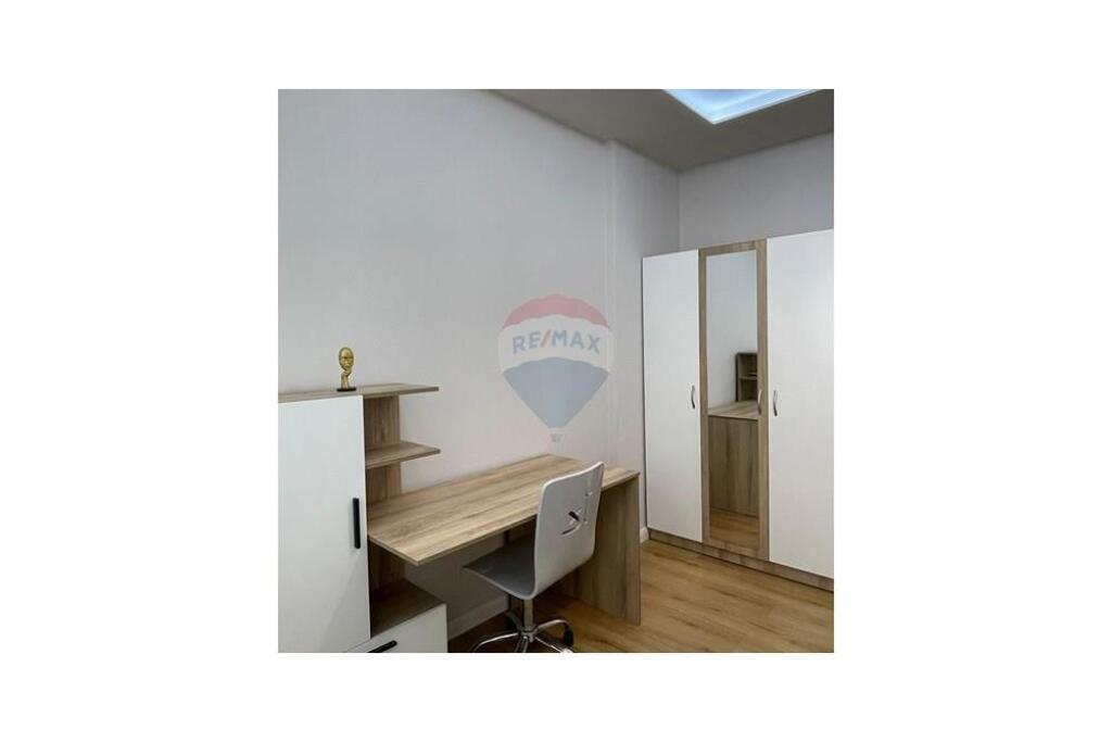 Shitet Apartament 2+1+2 Rruga e Kavajës prane Delijorgjit