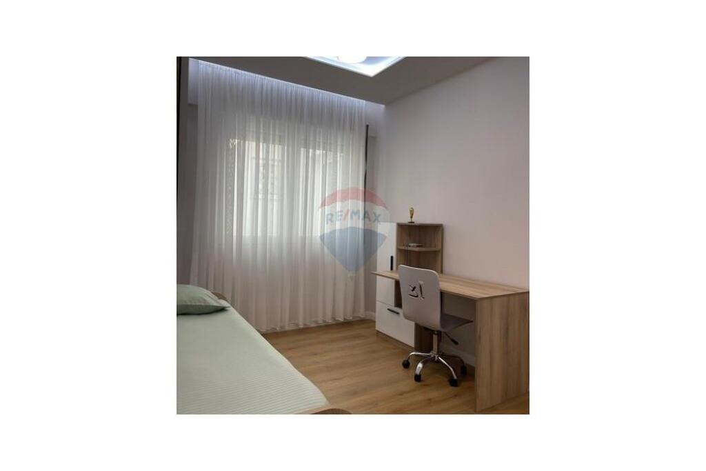 Shitet Apartament 2+1+2 Rruga e Kavajës prane Delijorgjit