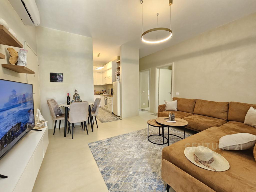 🏡 Shesim Apartament 2+1 me Oborr në Kompleksin “Lura 3”, Gjiri i Lalzit