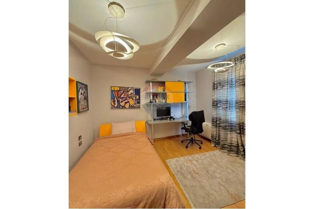 Shitet Super Apartament 3+1+2 Bulevardi Zogu 1