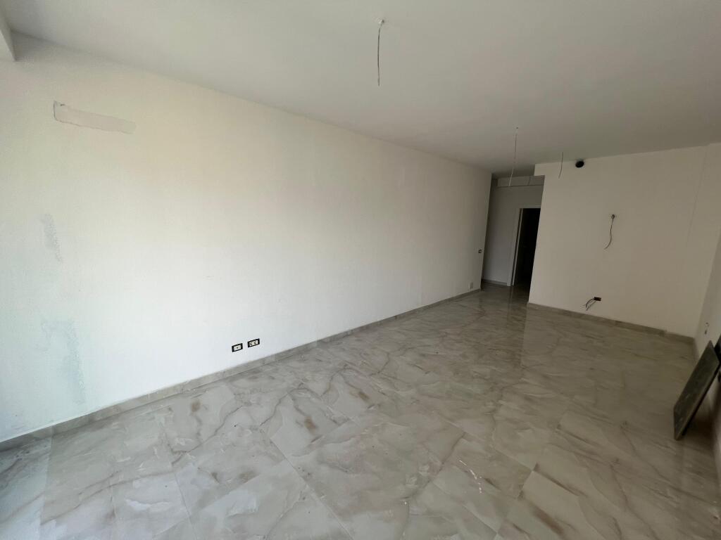 📣 RENT Apartment 2+1+2 📍 Mine Peza Residence ✨   🪜 Floor 1 (With Elevator)  📐 Total Area 118 m2  🛋️ EMPTY  👍 Suitable For Office Spaces, Dental Clinic, Studio, Etc.   💶 Price 1,000 Euro Net