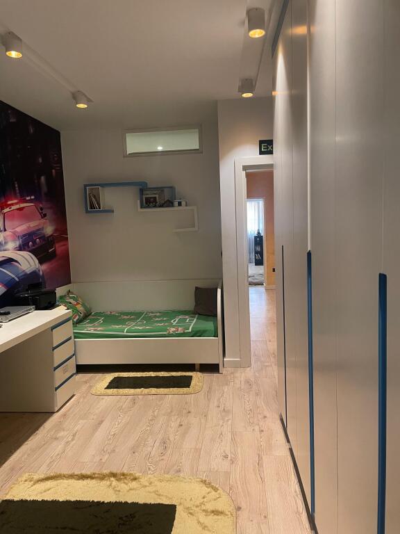 JEPET ME QERA APARTAMENT 3+1 800 EURO VASIL SHANTO
