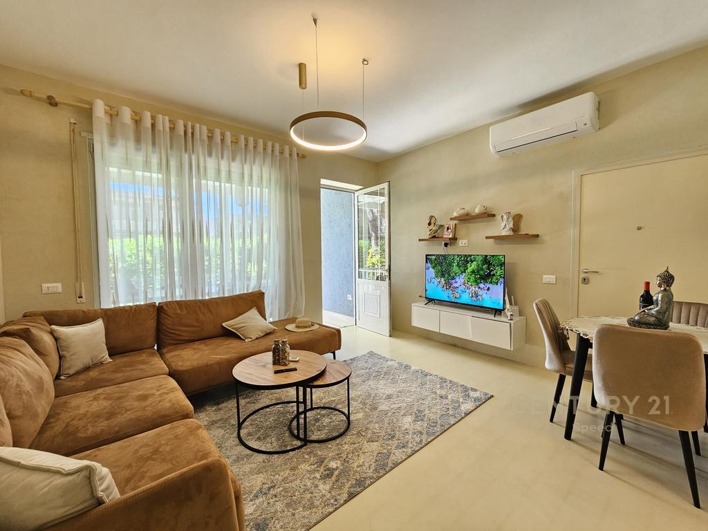 🏡 Shesim Apartament 2+1 me Oborr në Kompleksin “Lura 3”, Gjiri i Lalzit