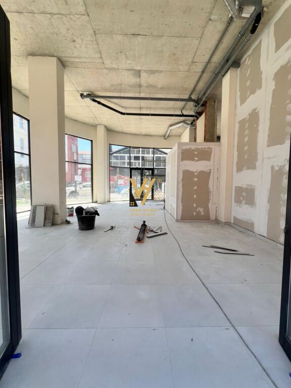 SHOP FOR SALE 175 M2 IN THE PARIS COMMUNE 875,000 EURO