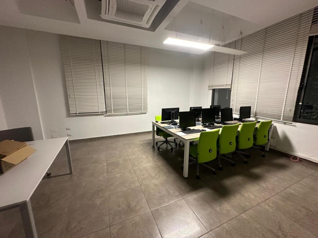 Jepet me qera ambjent per zyra te Komuna e Parisit prane shkolles "Kristaq Rama".