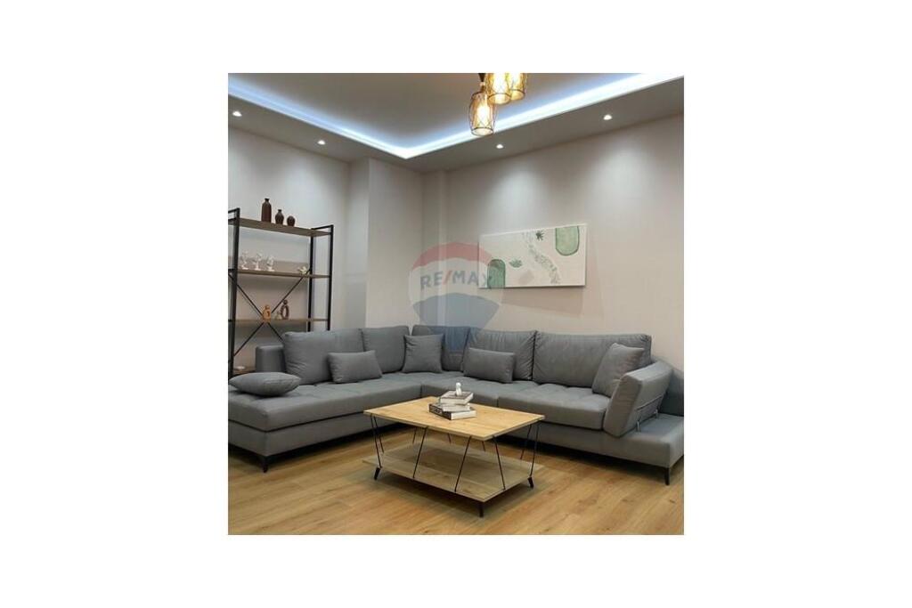 Shitet Apartament 2+1+2 Rruga e Kavajës prane Delijorgjit