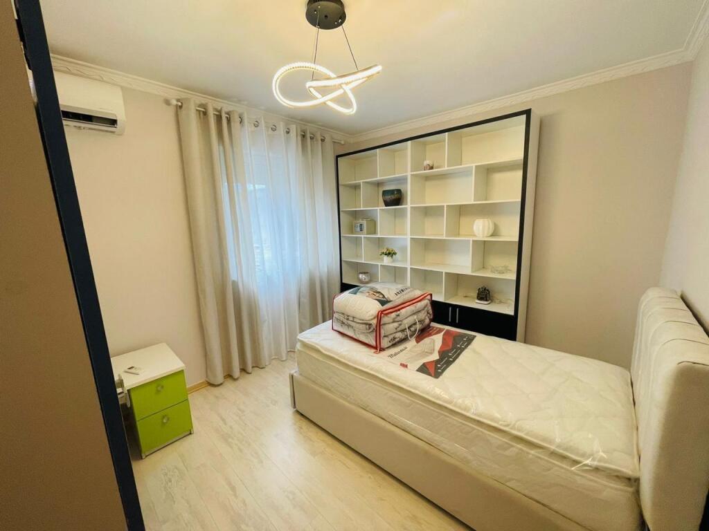 Jepet me QIRA apartament 2+1+Parkim tek Garda, Liqeni