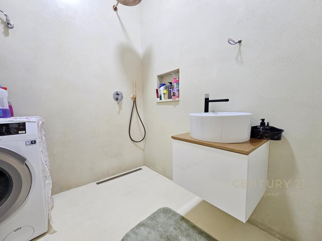 🏡 Shesim Apartament 2+1 me Oborr në Kompleksin “Lura 3”, Gjiri i Lalzit