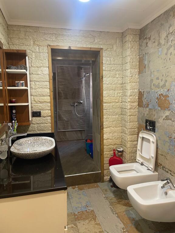 JEPET ME QERA APARTAMENT 3+1 800 EURO VASIL SHANTO