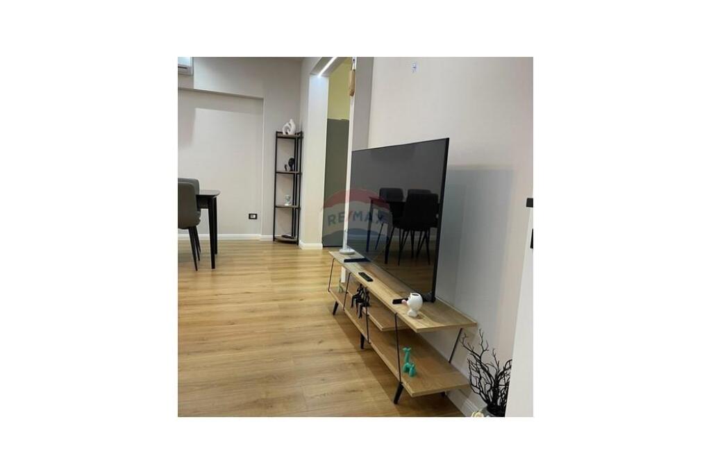 Shitet Apartament 2+1+2 Rruga e Kavajës prane Delijorgjit