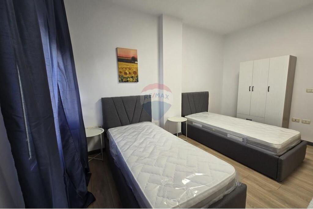 Shitet Apartament 2+1 Komuna e Parisit
