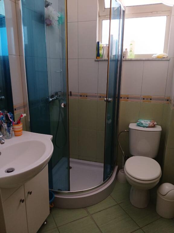 Appartamento 2+1, a Kodra e Diellit, 600 Euro/mese.
