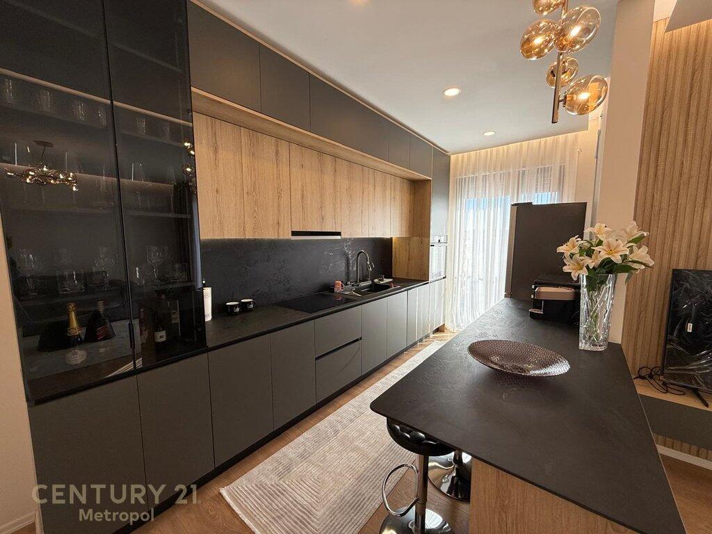 🏡 Apartament Modern 2+1+2 me Qira në “Lake View Residence” – Liqeni i Tiranës