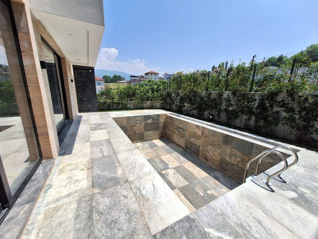3-Storey Villa For Rent