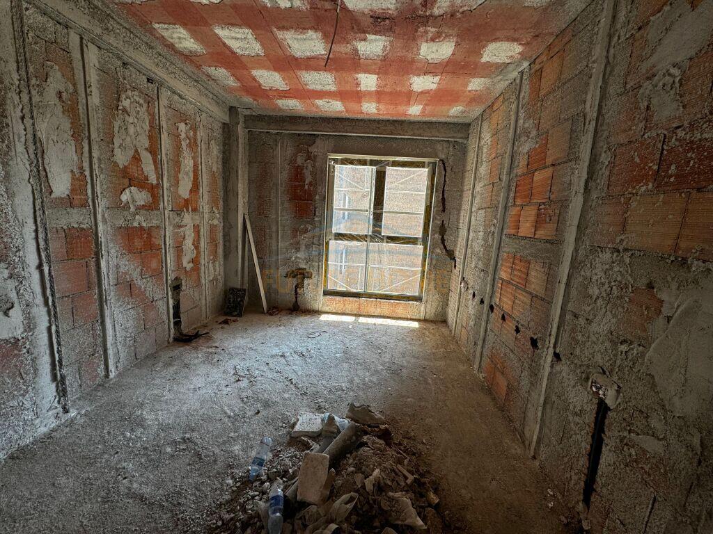 For sale, Apartment 1+1, Pazari Ri, Tirana.