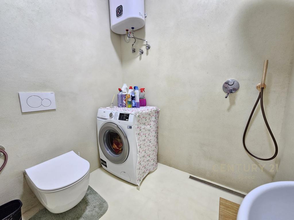 🏡 Shesim Apartament 2+1 me Oborr në Kompleksin “Lura 3”, Gjiri i Lalzit