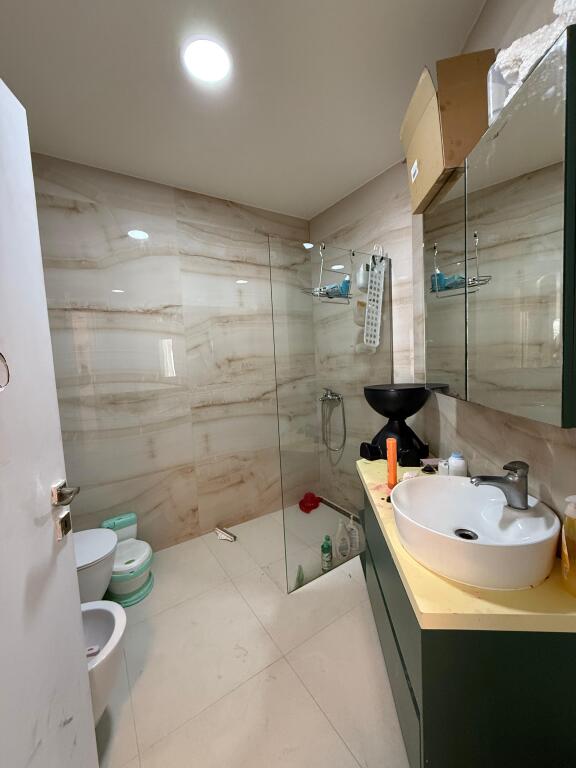 Shitet apartament 1+1+verande te Kompleksi "Kodra e Diellit 2".