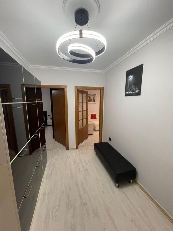 Jepet me QIRA apartament 2+1+Parkim tek Garda, Liqeni