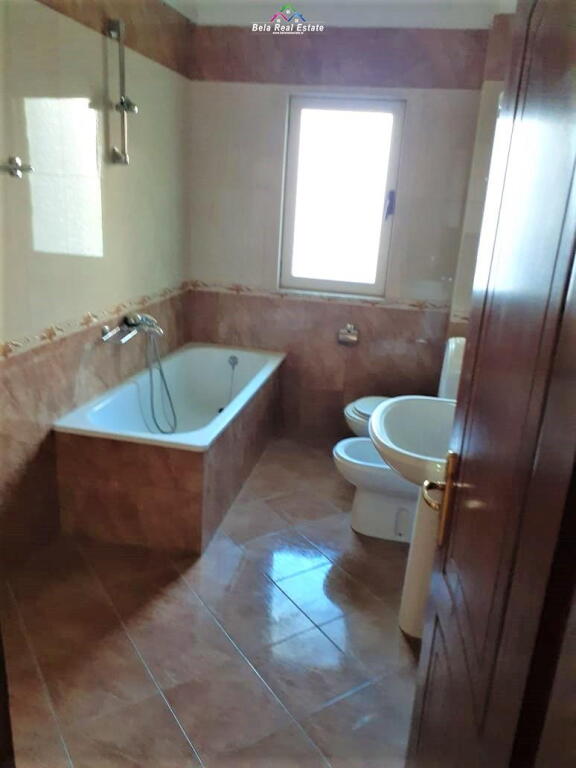 Office for Rent at the Paris Commune (ID BZ2237) Tirana.