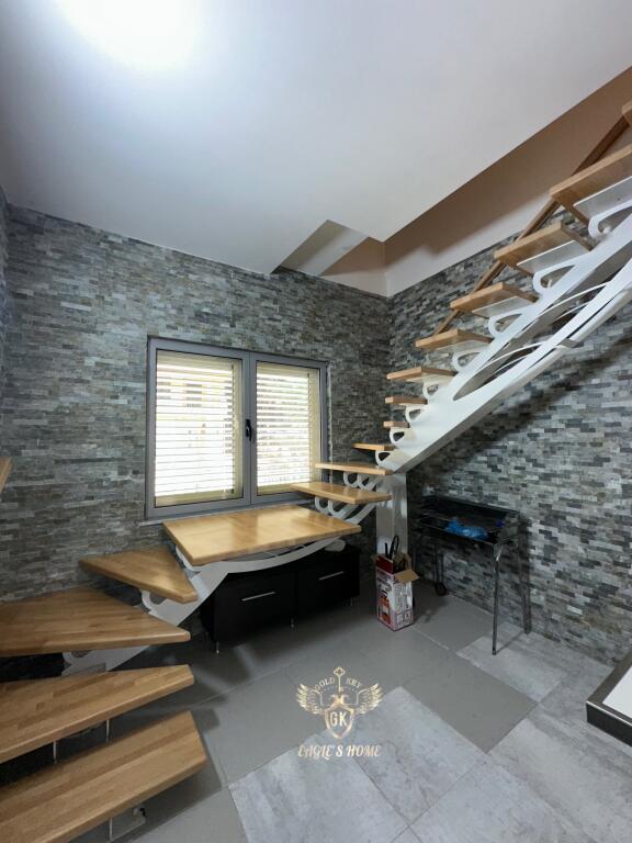 VILLA IN VENDITA VICINO AL MARE   : QERRET
