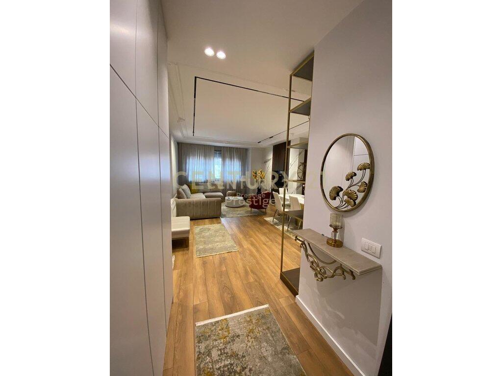 🏡 Jepet me Qira Apartament Modern 2+1+2 – Rruga e Barrikadave