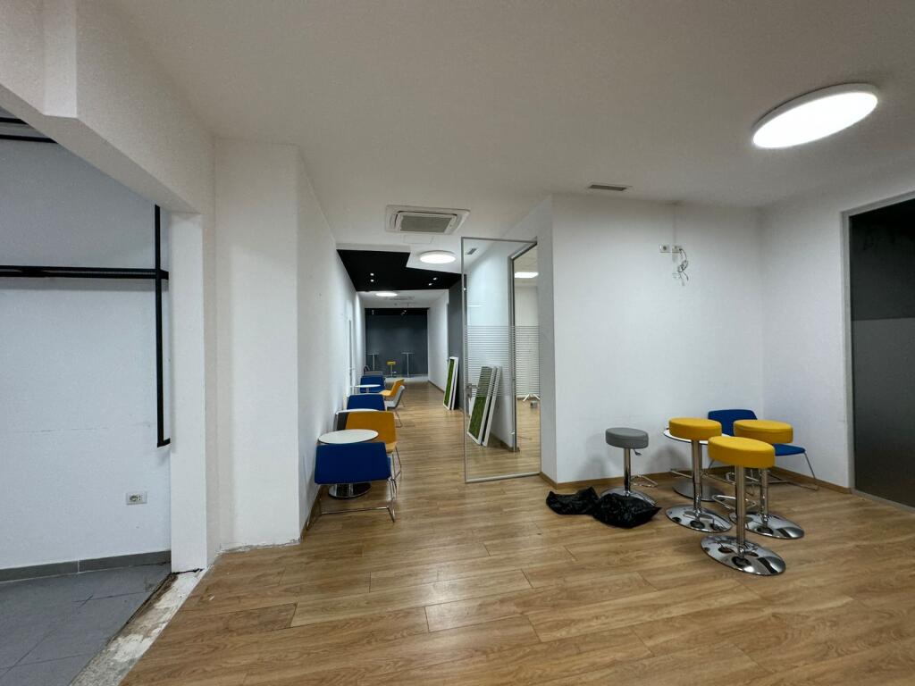Spazio ufficio in affitto presso il mercato elettrico, (384 m2)