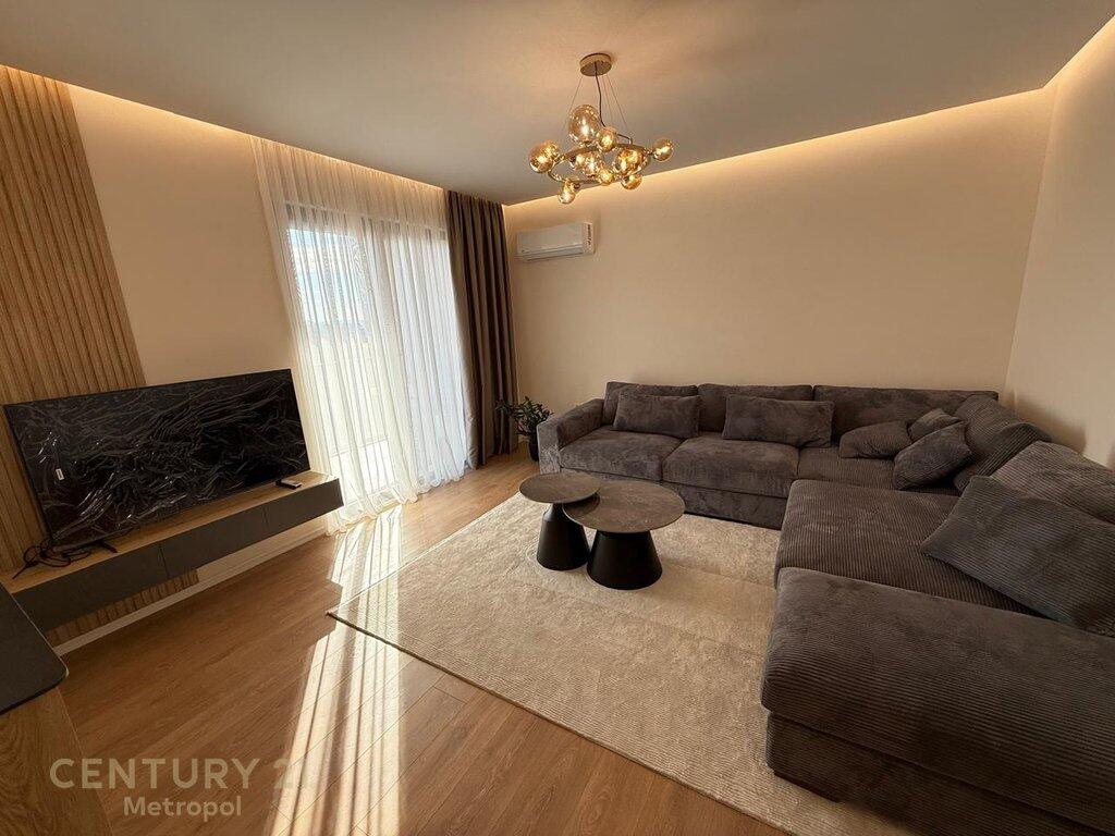 🏡 Apartament Modern 2+1+2 me Qira në “Lake View Residence” – Liqeni i Tiranës
