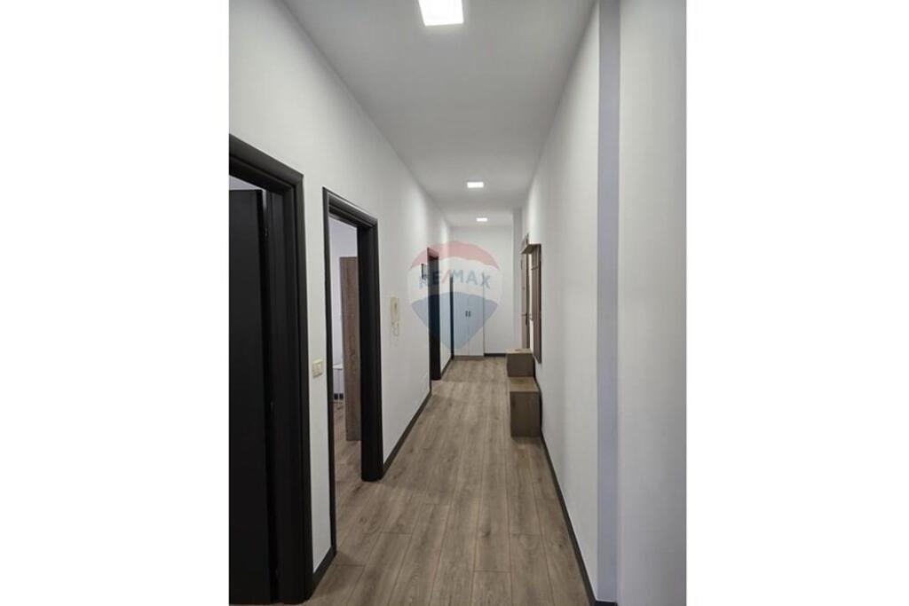 Shitet Apartament 2+1 Komuna e Parisit
