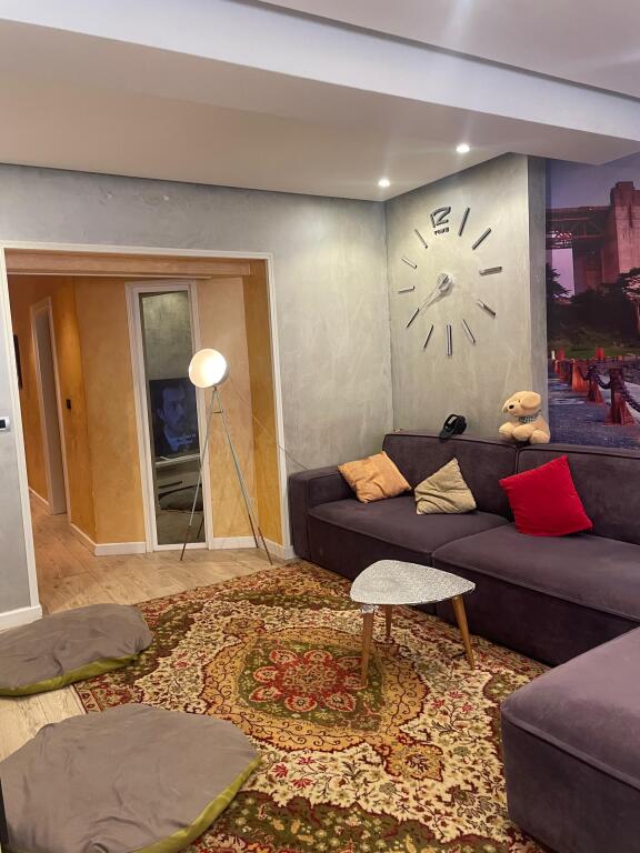 JEPET ME QERA APARTAMENT 3+1 800 EURO VASIL SHANTO