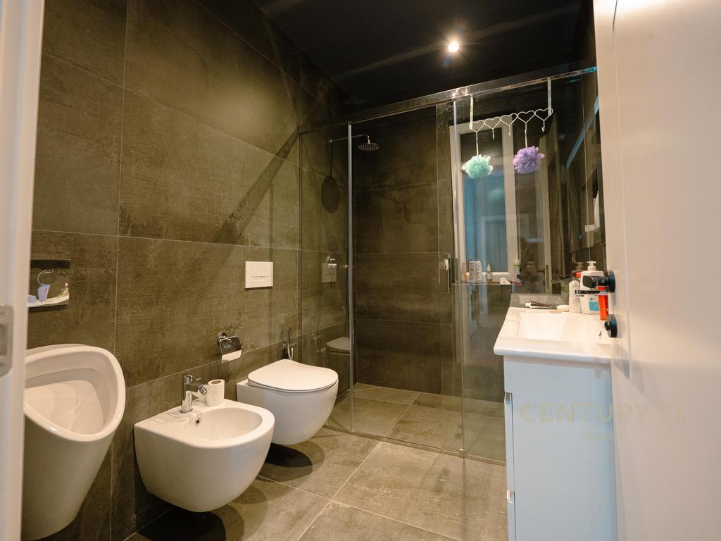 🌅 Shitet Apartament Super Luksoz me 3 Poste Parkimi | Vala Mar, Gjiri i Lalëzit