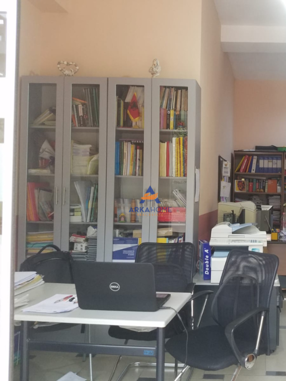 PREMISES FOR RENT 32M2 "KOMUNA PARISIT" 400 EURO