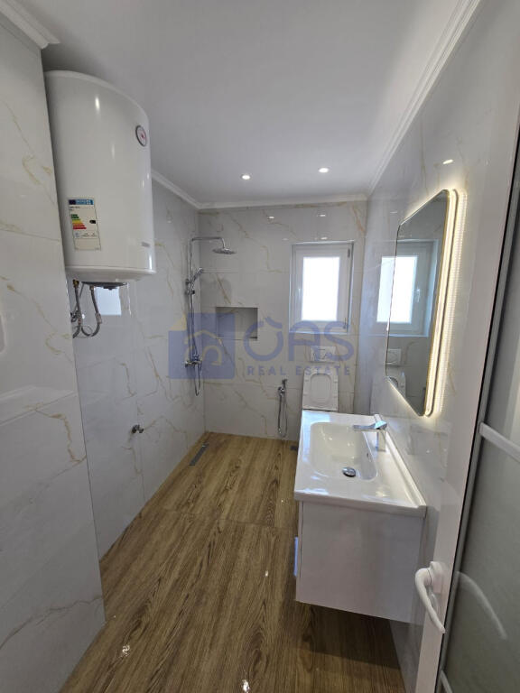 Shitet apartament 2+1 tek Rruga Bardhyl.