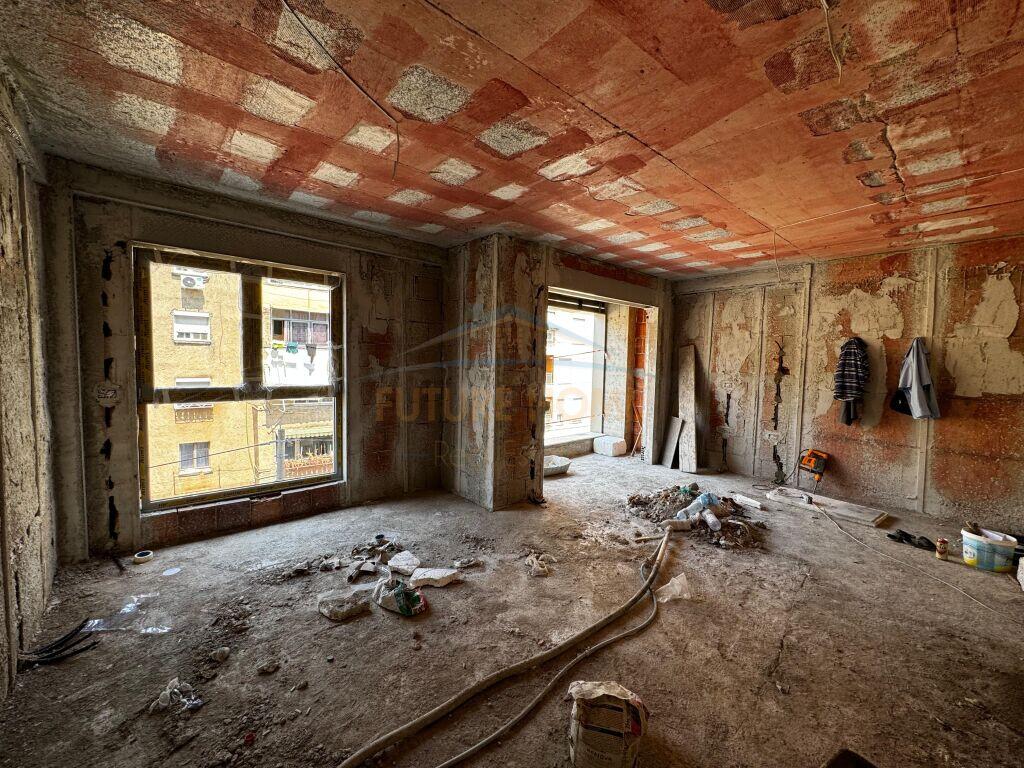 For sale, Apartment 1+1, Pazari Ri, Tirana.